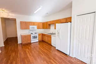 7175 Somerset Springs Dr, Charlotte, NC 28262 - Photo 6