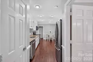 4124 Bridgewood Ln, Charlotte, NC 28226 - Photo 16