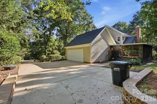 1677 Double Oaks Rd, Fort Mill, SC 29715 - Photo 6