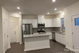 6049 Rizer Dr, Charlotte, NC 28269 - Photo 16