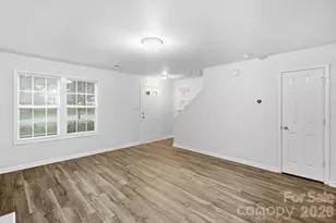 9306 Tiger Lily Ln, Charlotte, NC 28215 - Photo 8