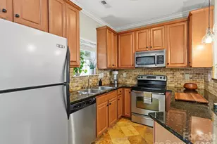 4460 Yoruk Forest Ln, Charlotte, NC 28211 - Photo 8
