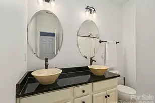4460 Yoruk Forest Ln, Charlotte, NC 28211 - Photo 18