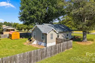 4021 Sulphur Springs Rd NE, Hickory, NC 28601 - Photo 16