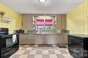 4021 Sulphur Springs Rd NE, Hickory, NC 28601 - Photo 6