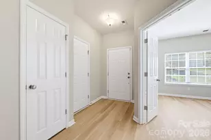 1704 Swan Dr, Charlotte, NC 28216 - Photo 2