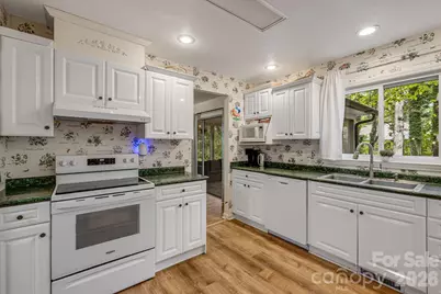 3238 Debbie Drive, Hendersonville, NC 28791 - Photo 14