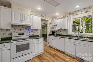 3238 Debbie Dr, Hendersonville, NC 28791 - Photo 14