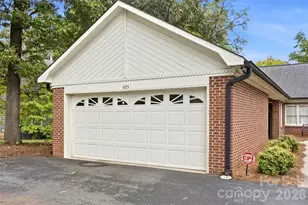625 Davie Ave, Statesville, NC 28677 - Photo 14