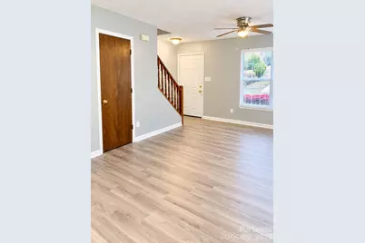 1107 3rd Avenue SW, Hickory, NC 28602 - Photo 2