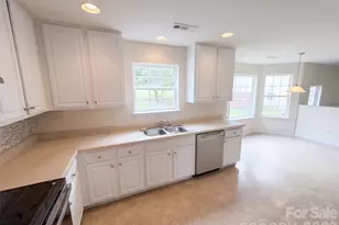 3214 Erwin Trace Dr, Charlotte, NC 28213 - Photo 2