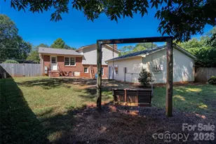 6929 Thorncliff Dr, Charlotte, NC 28210 - Photo 38