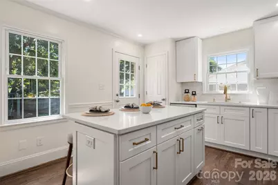 6929 Thorncliff Drive, Charlotte, NC 28210 - Photo 10