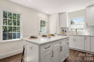 6929 Thorncliff Dr, Charlotte, NC 28210 - Photo 10