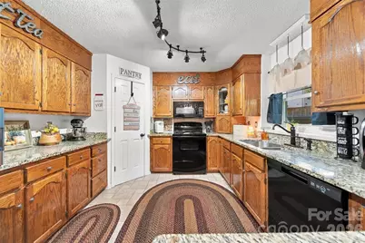 3645 Wandering Lane NE, Hickory, NC 28601 - Photo 12