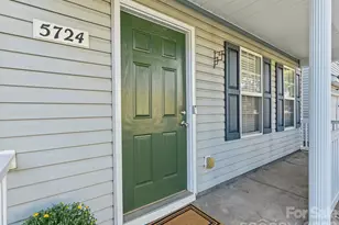 5724 Henderson Oaks Dr, Charlotte, NC 28269 - Photo 2