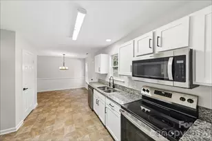 3139 Reid Brook Ln, Charlotte, NC 28208 - Photo 4