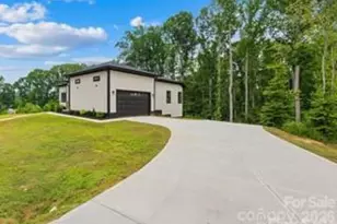 2004 Pln Fld Dr, Bessemer City, NC 28016 - Photo 4