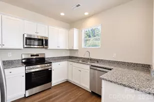 1010 Moorebrook Dr, Charlotte, NC 28214 - Photo 16