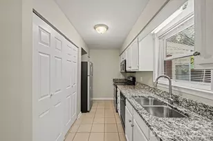 11059 Hunter Trail Ln, Charlotte, NC 28226 - Photo 6