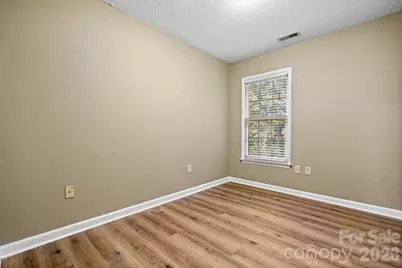 2433 1st Street NW #22, Hickory, NC 28601 - Photo 18