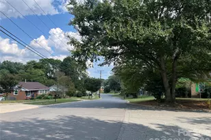 8100 Carrolwood Dr, Charlotte, NC 28217 - Photo 2