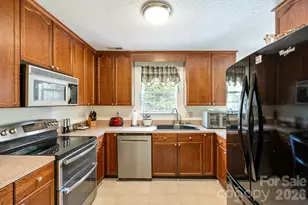 1300 Sugar Hollow Dr, Charlotte, NC 28214 - Photo 6