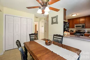 1300 Sugar Hollow Dr, Charlotte, NC 28214 - Photo 10