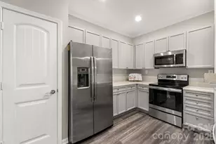14208 Castle Abbey Ln, Charlotte, NC 28277 - Photo 6