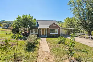 654 Ratcliff Cove Rd, Waynesville, NC 28786 - Photo 2