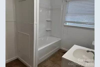 30 20th Avenue NW, Hickory, NC 28601 - Photo 10