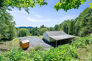 456 Tempie Mountain Rd, Spruce Pine, NC 28777 - Photo 2