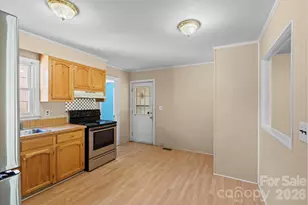 101 Cedar Ln, Mount Holly, NC 28120 - Photo 6