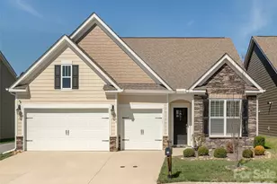 748 Summerfield Pl, Flat Rock, NC 28731 - Photo 2