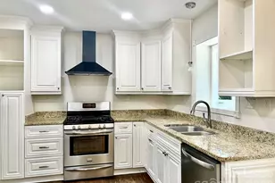 2200 Fair Forest Dr, Matthews, NC 28105 - Photo 2