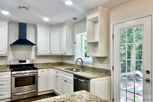 2200 Fair Forest Dr, Matthews, NC 28105 - Photo 4