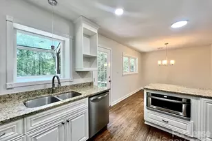 2200 Fair Forest Dr, Matthews, NC 28105 - Photo 6