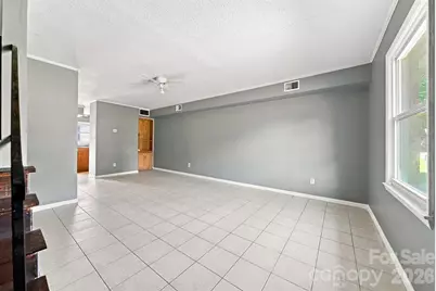 402 S Ashe Avenue, Newton, NC 28658 - Photo 10