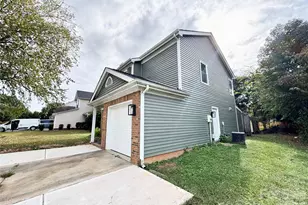 1634 Pamela Lorraine Dr, Charlotte, NC 28213 - Photo 4