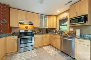 824 N Cherokee Ave, Black Mountain, NC 28711 - Photo 12