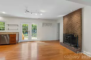 1817 Balfour Ln, Charlotte, NC 28216 - Photo 8