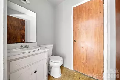 402 S Ashe Avenue, Newton, NC 28658 - Photo 34