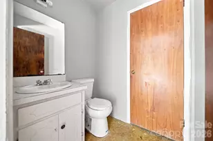 402 S Ashe Ave, Newton, NC 28658 - Photo 34