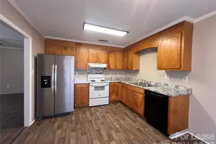 313 E Washington Ave, Bessemer City, NC 28016 - Photo 4