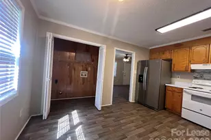 313 E Washington Ave, Bessemer City, NC 28016 - Photo 6