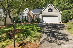 4415 Highcroft Ln, Charlotte, NC 28269 - Photo 2