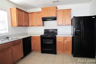 11701 Village Pond Dr, Charlotte, NC 28278 - Photo 2