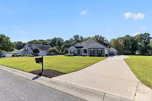 245 Glenwood Dr, Oakboro, NC 28129 - Photo 2