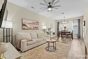 334 Bridal Veil Dr, Charlotte, NC 28217 - Photo 2