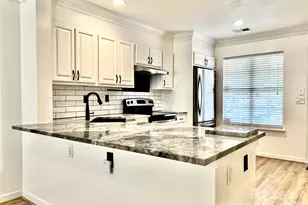 10132 Reindeer Way Ln, Charlotte, NC 28216 - Photo 4